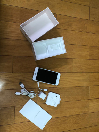 美品　Apple iPhone8 Gold 64GB　SIMロック解除済/SIMフリー
