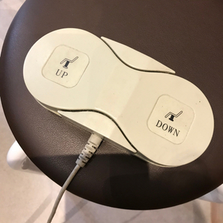 【☆値下げ☆】電動昇降リクライニングベッド　有孔　幅75㎝ブラウンの画像