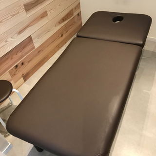 【☆値下げ☆】電動昇降リクライニングベッド　有孔　幅75㎝ブラウンの画像