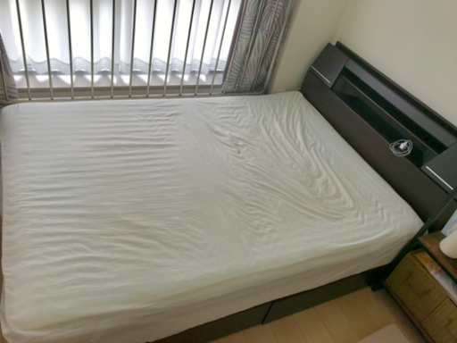 ダブルベッド　マットレス　収納・コンセント・照明付き