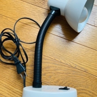 ニトリのデスクスタンド、すぐ使えます。