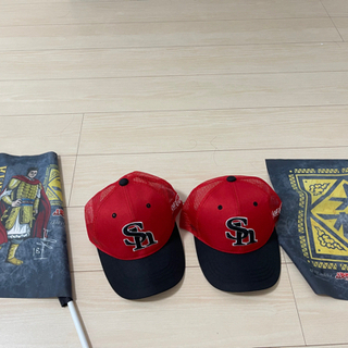 ソフトバンクの帽子と応援旗の画像