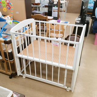ベビーベッド✨KATOJI✨ホワイト✨目立つキズやヨゴレはありません✨中古品の画像