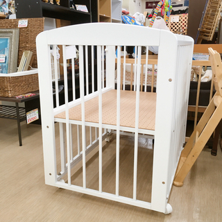 ベビーベッド✨KATOJI✨ホワイト✨目立つキズやヨゴレはありません✨中古品の画像