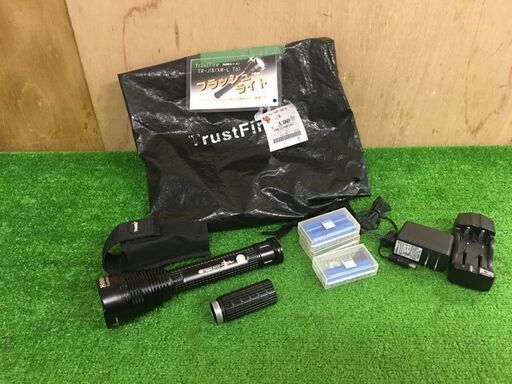 トラストファイア　充電式LEDフラッシュライト　XM-LT6【中古品】