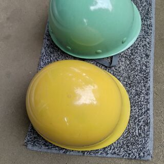 ヘルメット　保護帽　殆ど未使用品　１個５００円