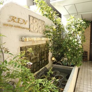 【急募】高級感漂う店舗でのホールスタッフの画像