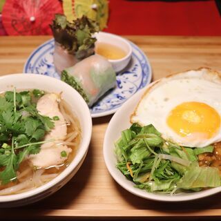 【急募】高級感漂う店舗でのホールスタッフの画像