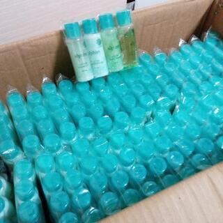 2♦❨超超激安❩♦️❨新品未使用品❩♦️化粧水♦️ボディーローション♦️乳液♦️メイク落としクレンジングミルク♦️30ml入４本セット✕72袋♦️１ケース♦️携帯用にも色々お使いになれます♦️とても便利です♦️おすすめ♦️お早めにどうぞ♦️最終値段ですの画像