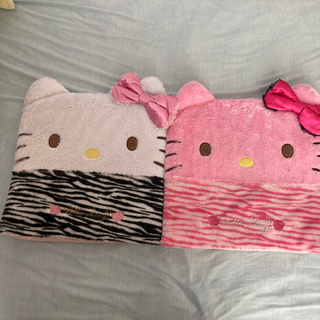 【お取引中】キティちゃん　座布団2枚セット