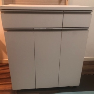 キャスター付きダストボックス（幅70.5㎝高さ84㎝奥行35.5㎝）