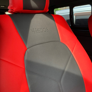 ハイエースシートカバーほぼ新品運転席助手席後部座席フルの画像