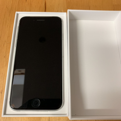 未使用 iPhone SE 第二世代 simフリー 白 64GB