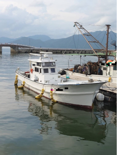 船　ボート　漁船　漁師　ディーゼル　イスズマリン