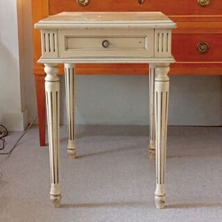 ヨーロピアンアンティーク調　サイドテーブルの画像