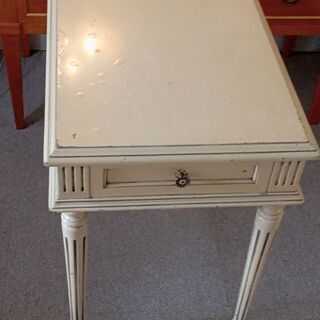 ヨーロピアンアンティーク調　サイドテーブルの画像