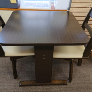 お取引き中です！ダイニングテーブル　2人用　イス２個です★の画像