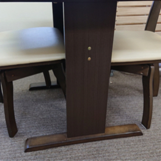 お取引き中です！ダイニングテーブル　2人用　イス２個です★の画像