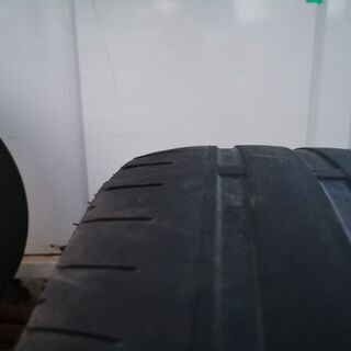 差し上げます 255/30ZR20 銘柄違い2本 タイヤバリアにでもの画像