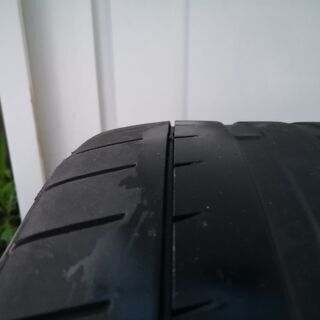 差し上げます 255/30ZR20 銘柄違い2本 タイヤバリアにでもの画像