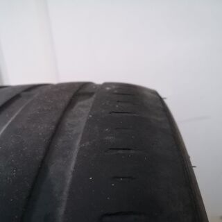 差し上げます 255/30ZR20 銘柄違い2本 タイヤバリアにでもの画像