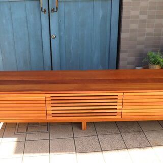 人気のkarimoku(カリモク家具)のHUシリーズのチェリー材テレビボードです。シンプルなデザインのローボードは北欧スタイルとの相性抜群♪和モダンテイストやナチュラルテイストにもおすすめです！BH416の画像