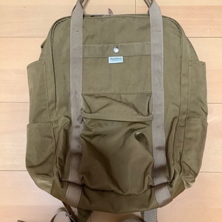 焦茶色のリュックサック