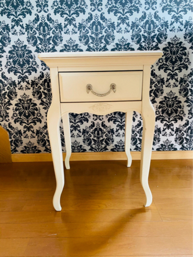 美しいサイドテーブル✨