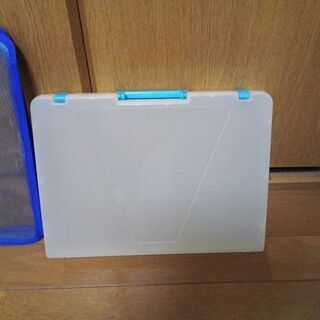 ★喜んで0円★　A４サイズのファイル、容器　早い者勝ち