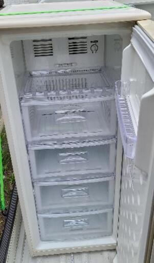 自動霜取り機能付き冷凍庫110L