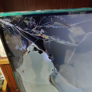 モニターの割れたSUNRIZE 4Kフレームレステレビ [55インチ]　無料の画像