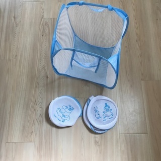 100円&300円ショップ　洗濯カゴ & 洗濯ネット