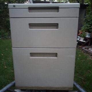 オフィス用　キャスター付き　キャビネット
