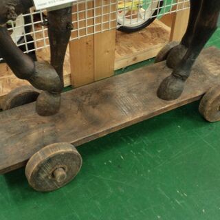 【愛品倶楽部柏店】年代物 木馬車輪付きオブジェ インド製の画像