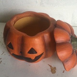 ハロウィン用陶器の入れ物の画像