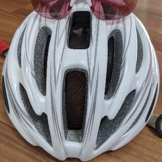 ヘルメット、サングラス、手袋の3点セット