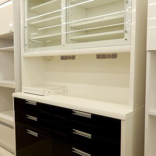 シギヤマ家具 食器棚  テリオス 140 OP BK ホワイト×ブラック ガラス引き戸 中古品 札幌市清田区の画像