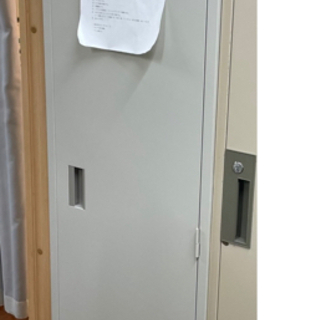 掃除用具入れ　1000円　札幌市中央区　55.45.高さ180