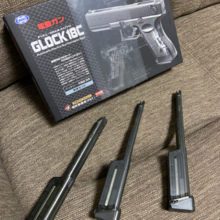 新品 ［値下げ］ 東京マルイGLOCK18C 本体 100連マガ...
