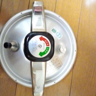 ★嘘でしょ！？ホントです　５円★　圧力鍋　早い者勝ちの画像