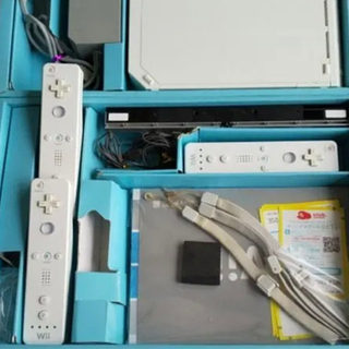 Nintendo Wii 本体 ニンテンドーウィー　ソフト5本付きの画像