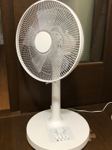 扇風機　　すぐに引き取れる方を優先します