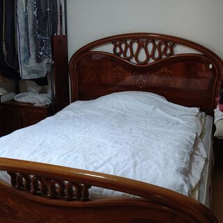 高級ダブルベッド