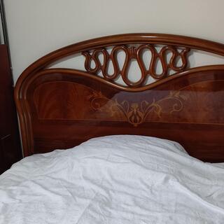 高級ダブルベッドの画像