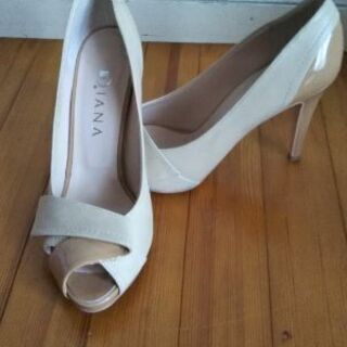DIANAのパンプス