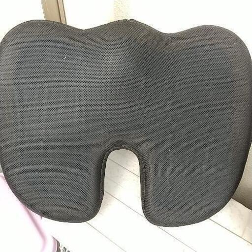 クッション 黒 2つ