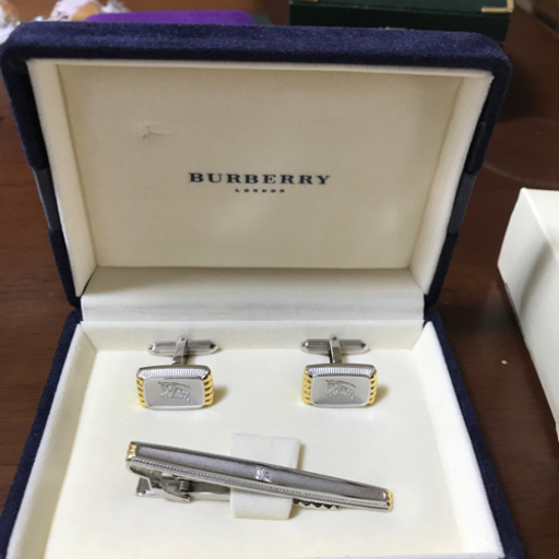 BURBERRYバーバリー　タイピンカフスセット