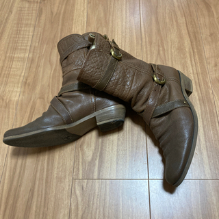 ing ブーツ 22.5cm ブラウンの画像
