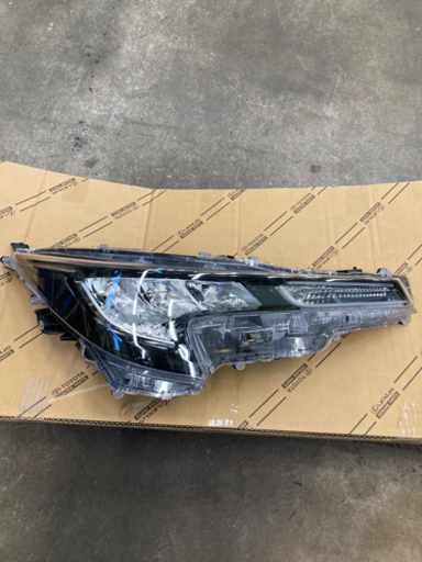 カローラツーリング　右LEDヘッドライト　美品