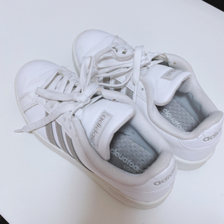 adidas アディダスの画像